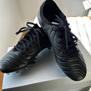 Nike Tiempo Legend 10 Elite Soccer Cleats- Color Black, Size M5/ W6.5
